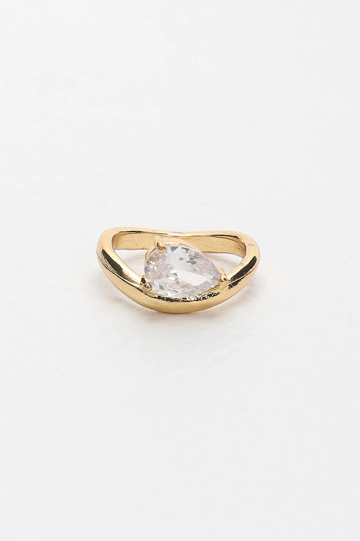 Angelisse Crystal Pear Ring Gold