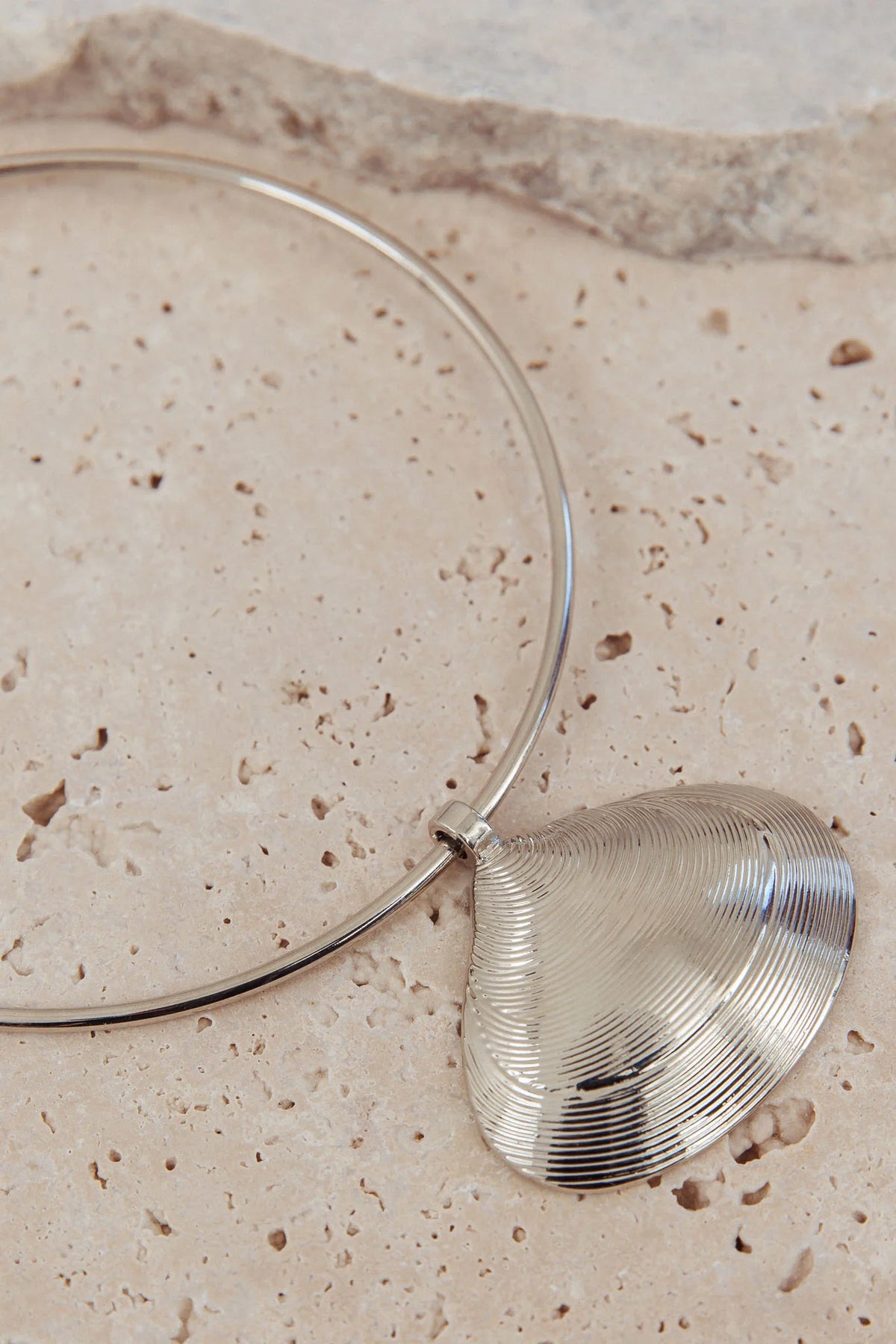 Zuma Shell Pendant Choker Necklace Dark Silver